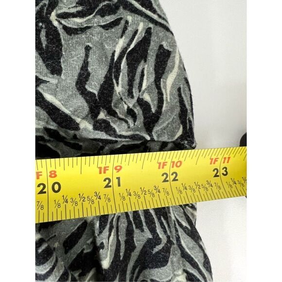 Terra & Sky 1X High Low Top - Side Pockets Black & Grey pattern short Sleeves - Picture 12 of 14